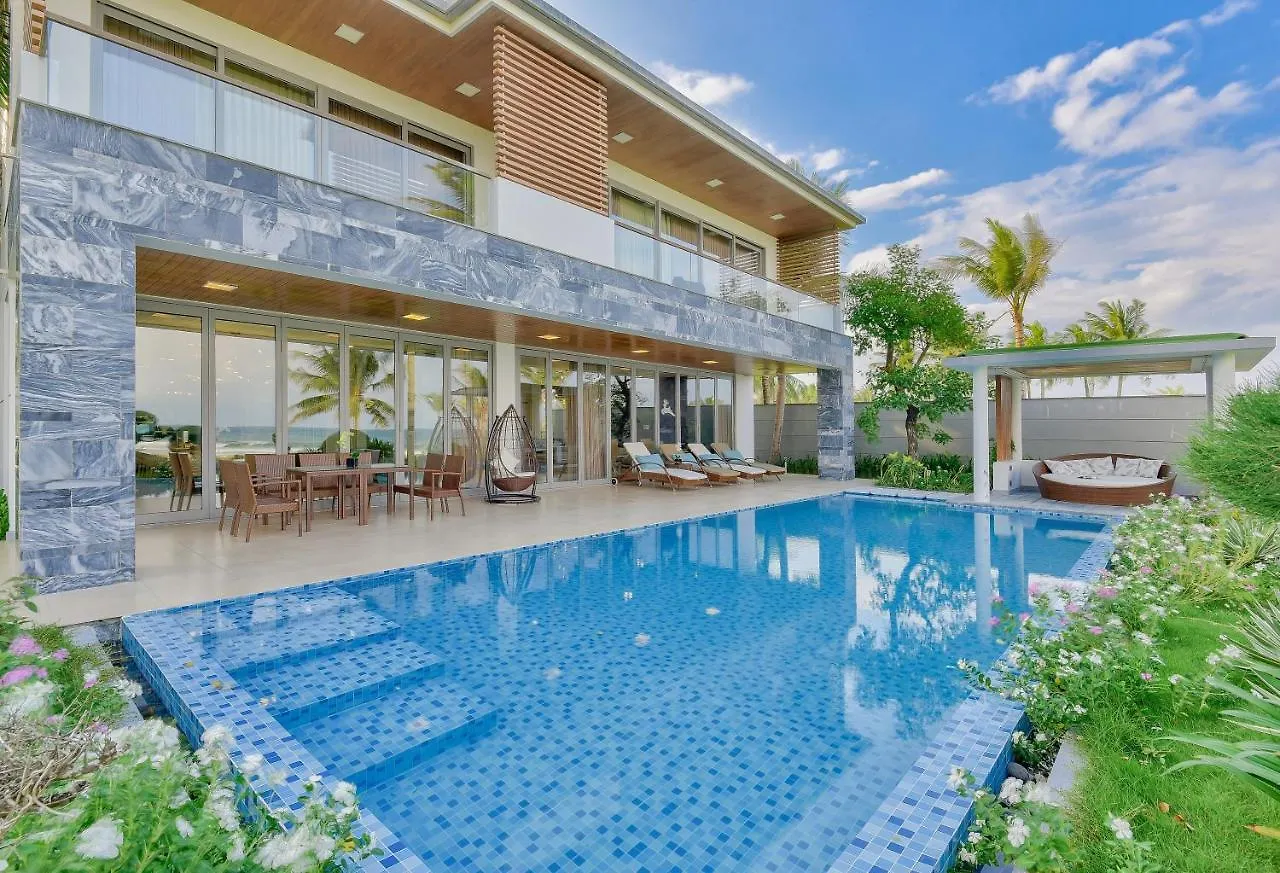Villa 6 Bedrooms Luxury & Beachfront Da Nang Vietnam
