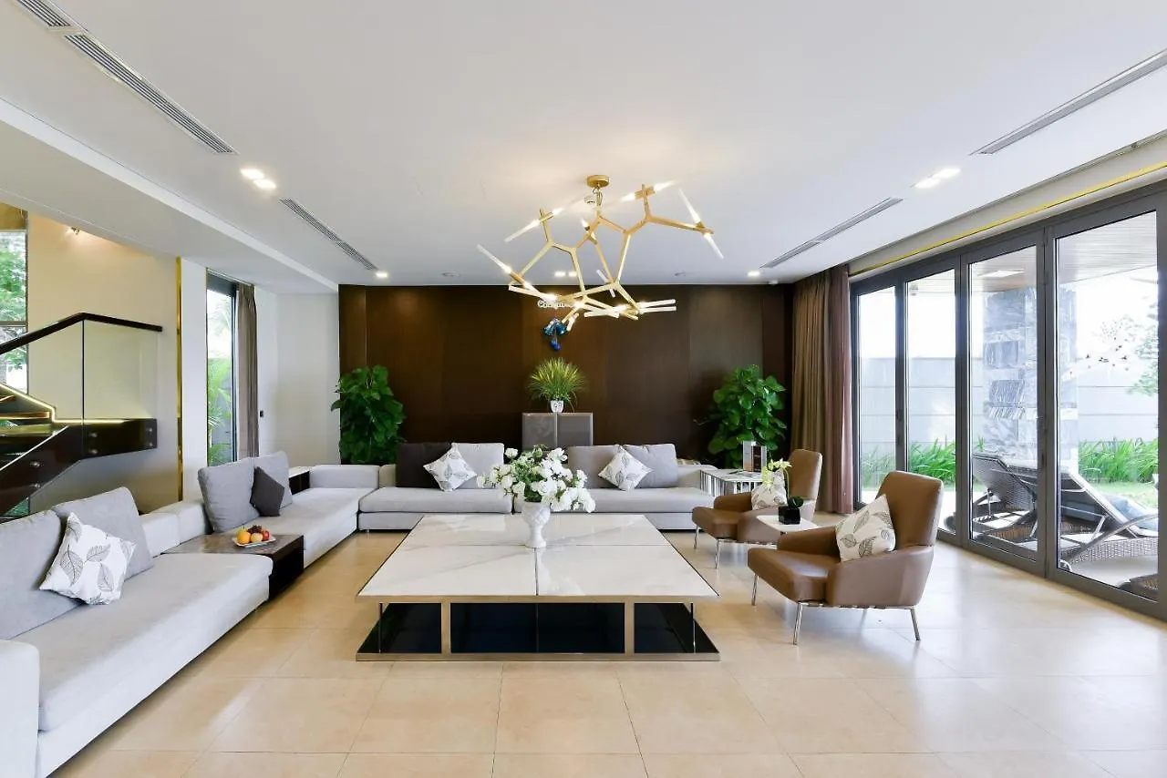 Villa 6 Bedrooms Luxury & Beachfront Da Nang