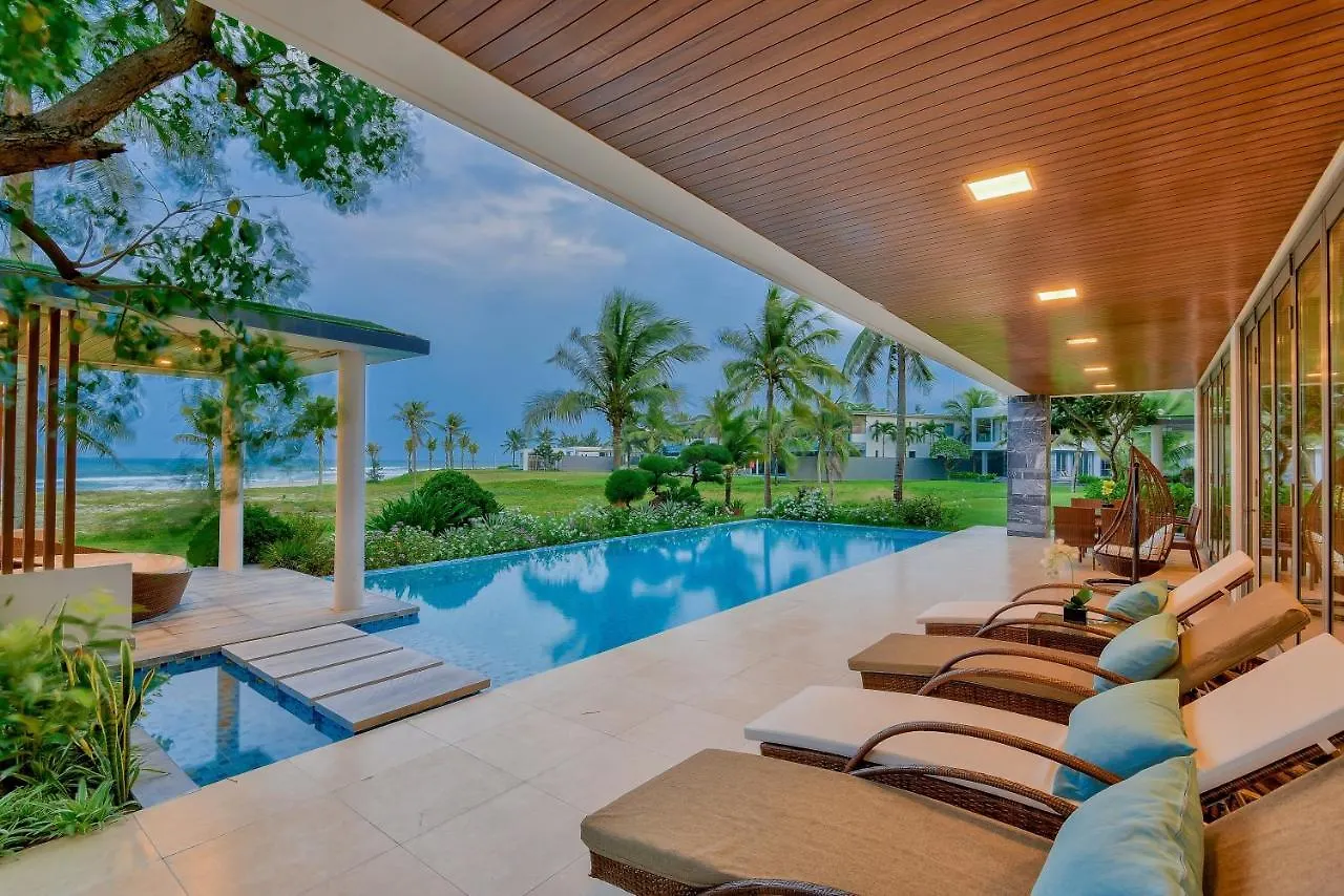 Villa 6 Bedrooms Luxury & Beachfront Da Nang