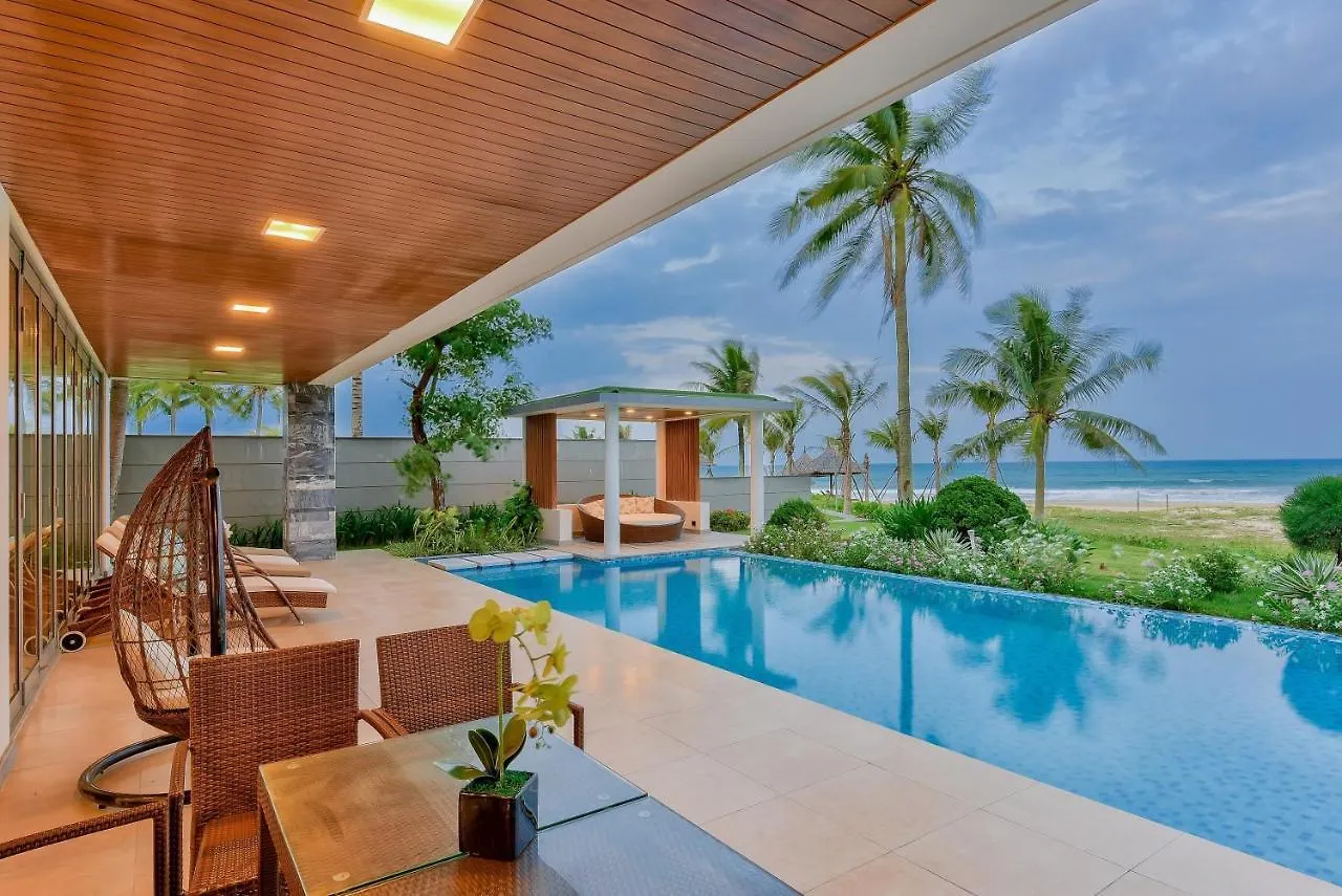 Villa 6 Bedrooms Luxury & Beachfront Da Nang Vietnam