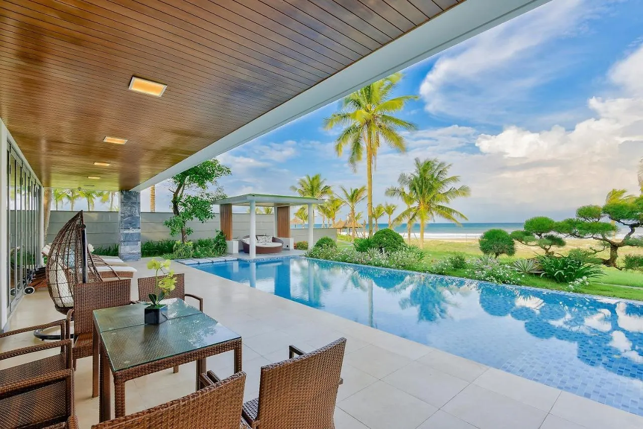 Villa 6 Bedrooms Luxury & Beachfront Da Nang