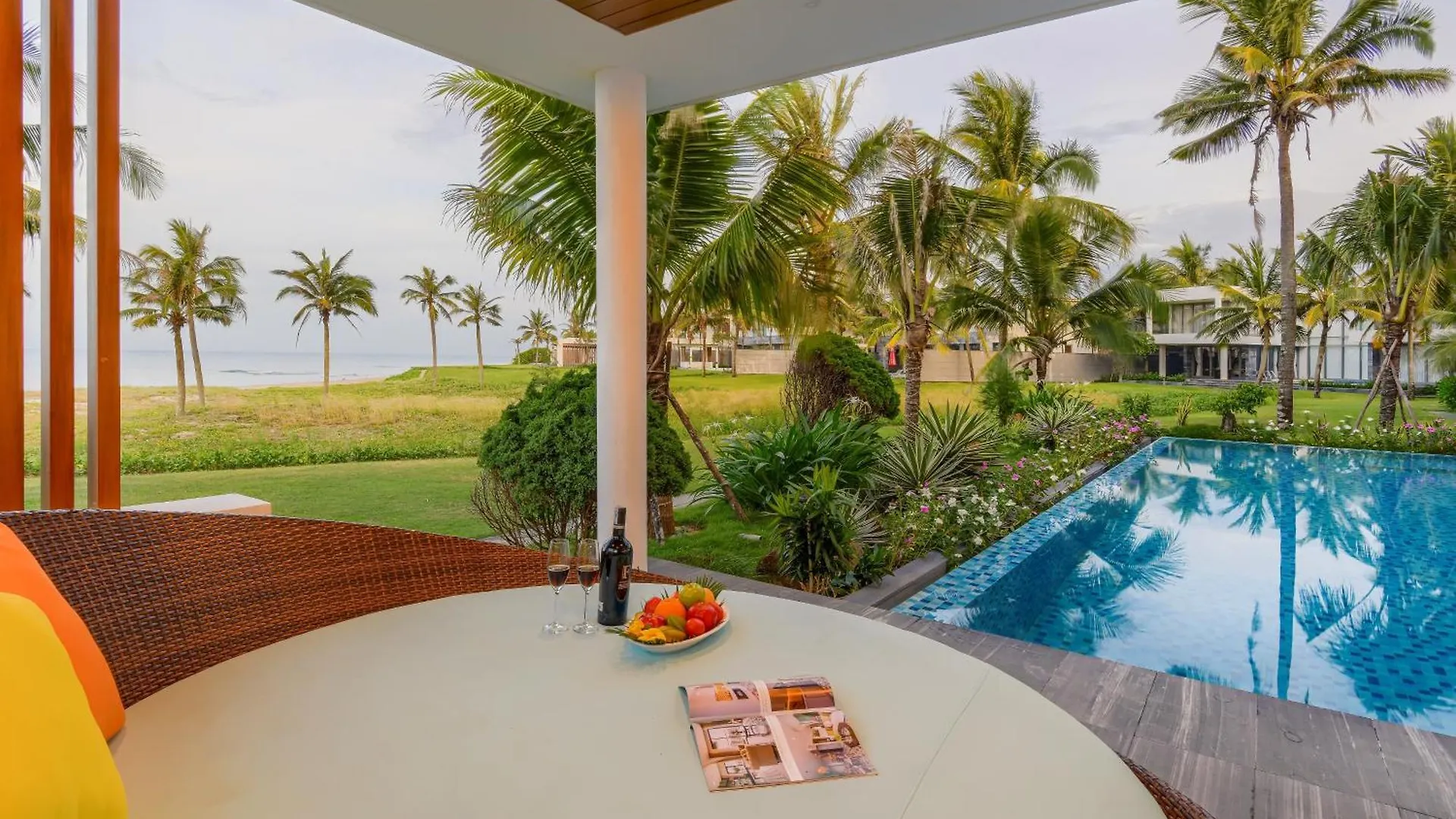 Villa 6 Bedrooms Luxury & Beachfront Da Nang Vietnam