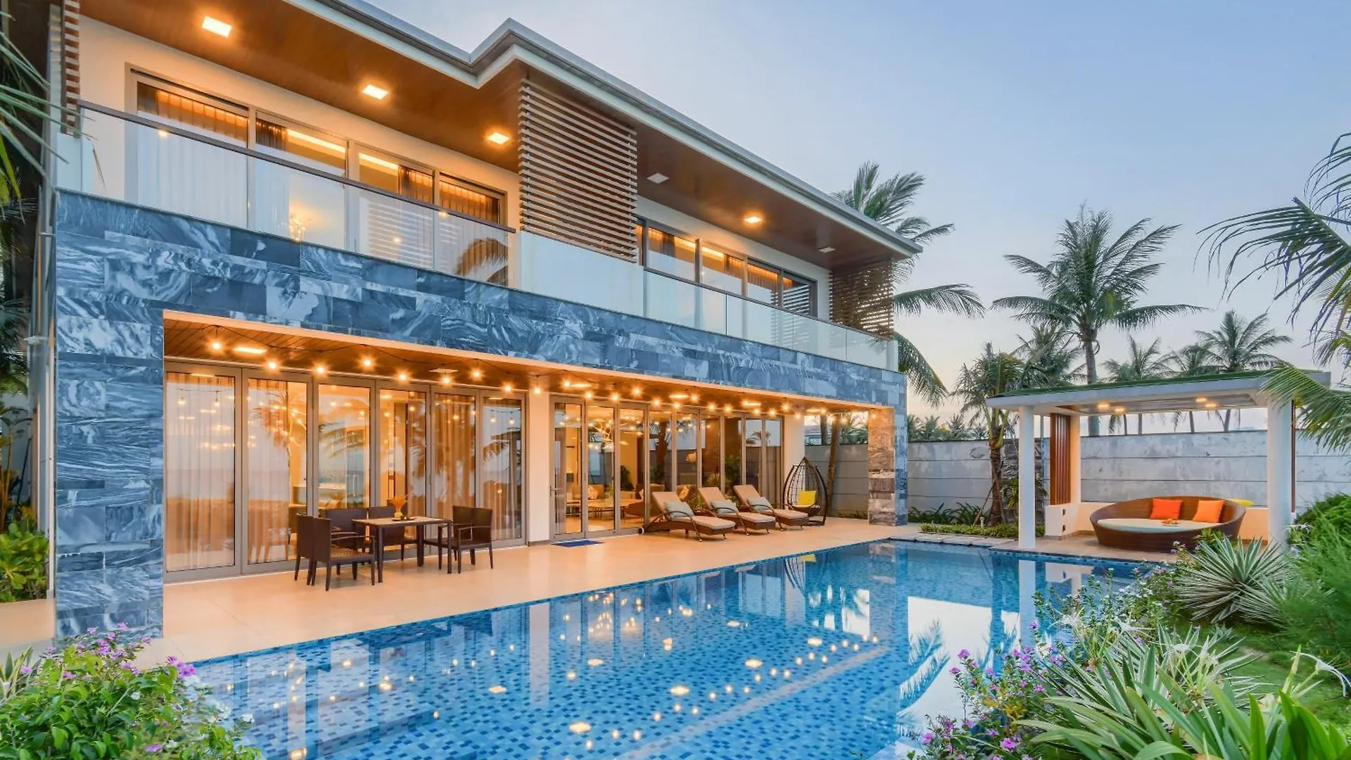 Villa 6 Bedrooms Luxury & Beachfront contacts