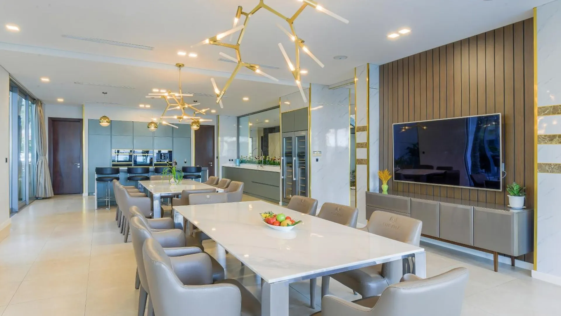 Villa 6 Bedrooms Luxury & Beachfront Da Nang Vietnam