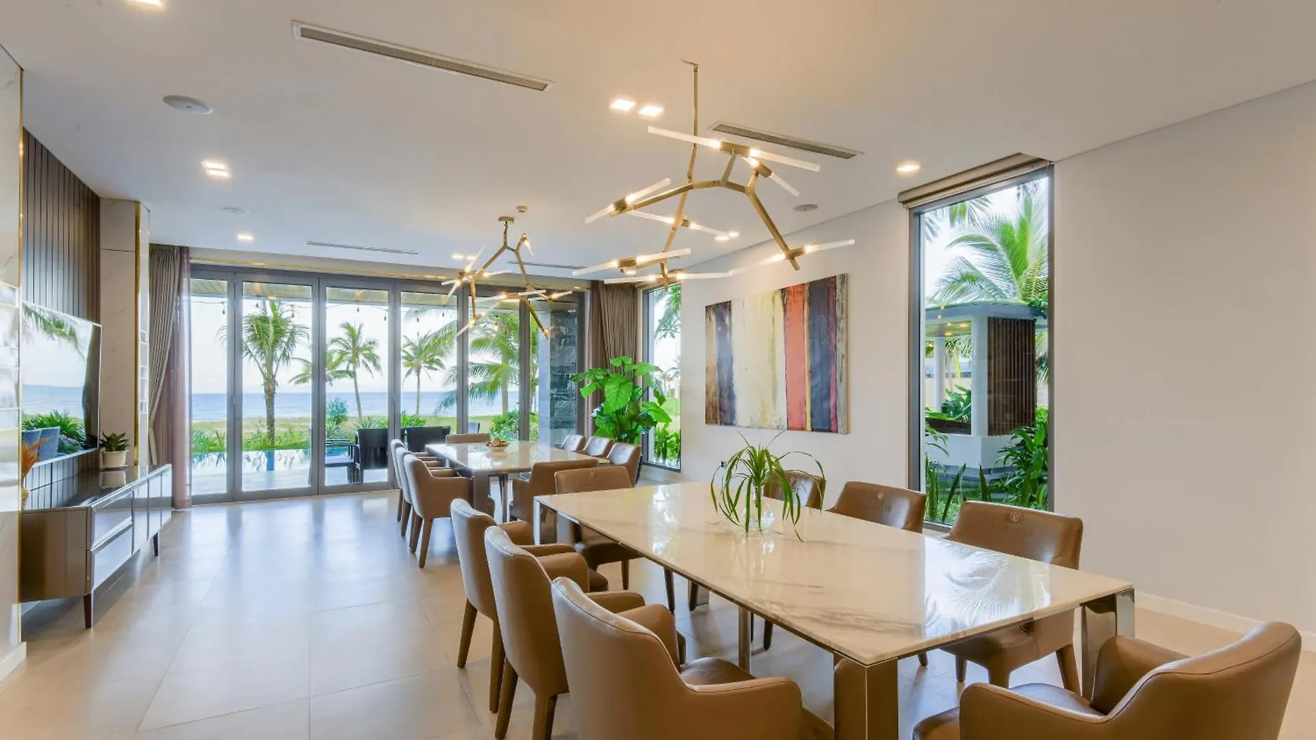 Villa 6 Bedrooms Luxury & Beachfront Da Nang Vietnam