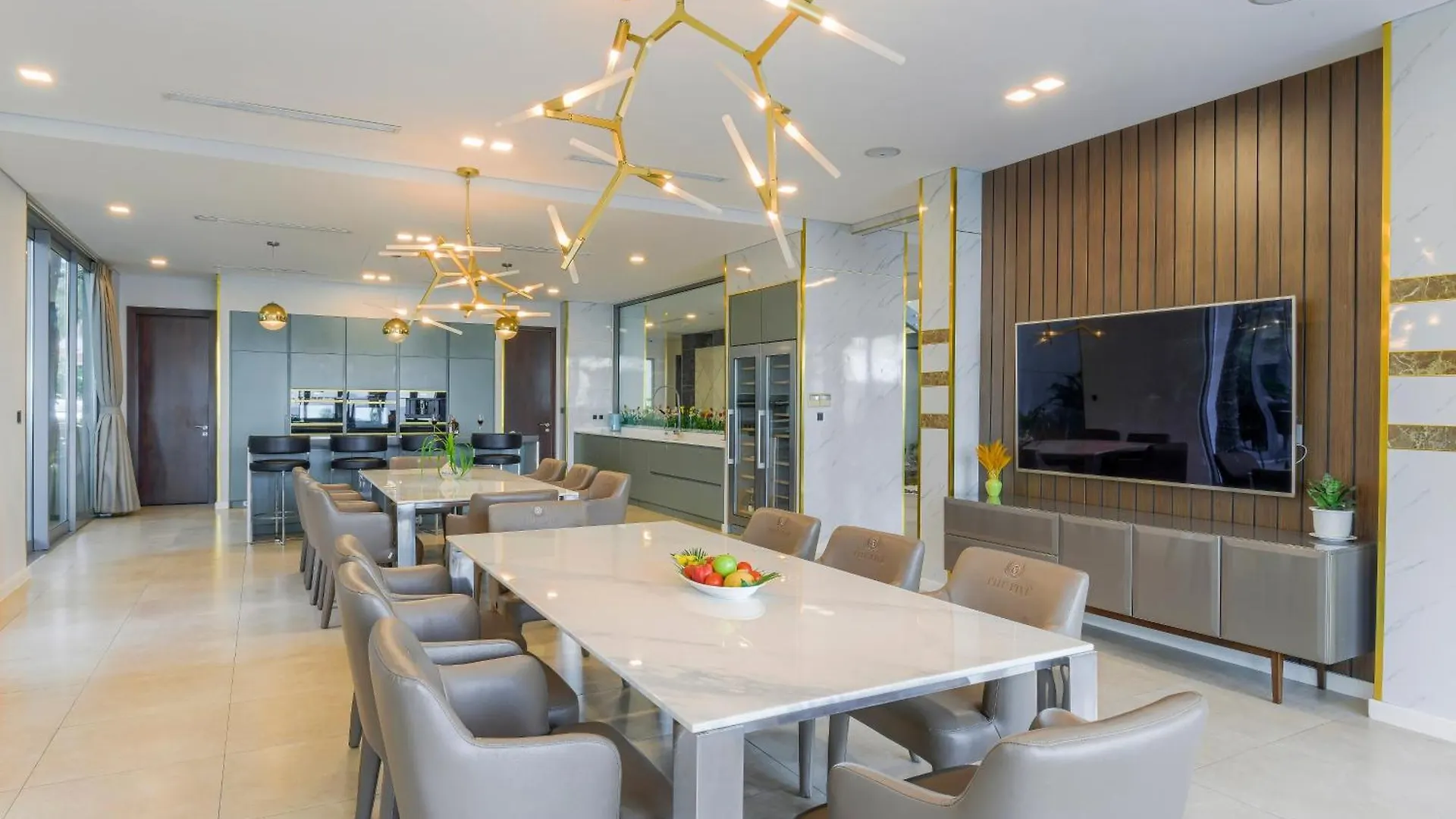 Villa 6 Bedrooms Luxury & Beachfront Da Nang