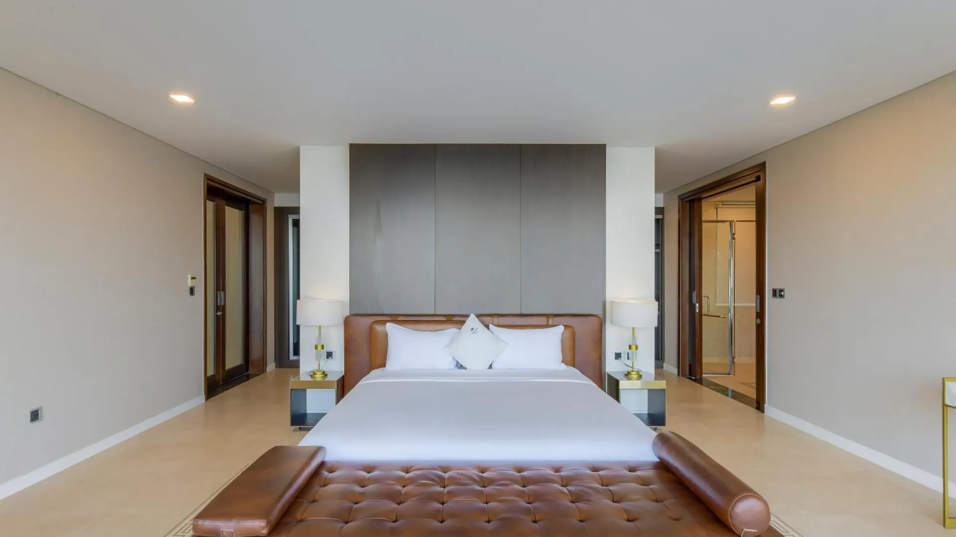 Villa 6 Bedrooms Luxury & Beachfront Da Nang