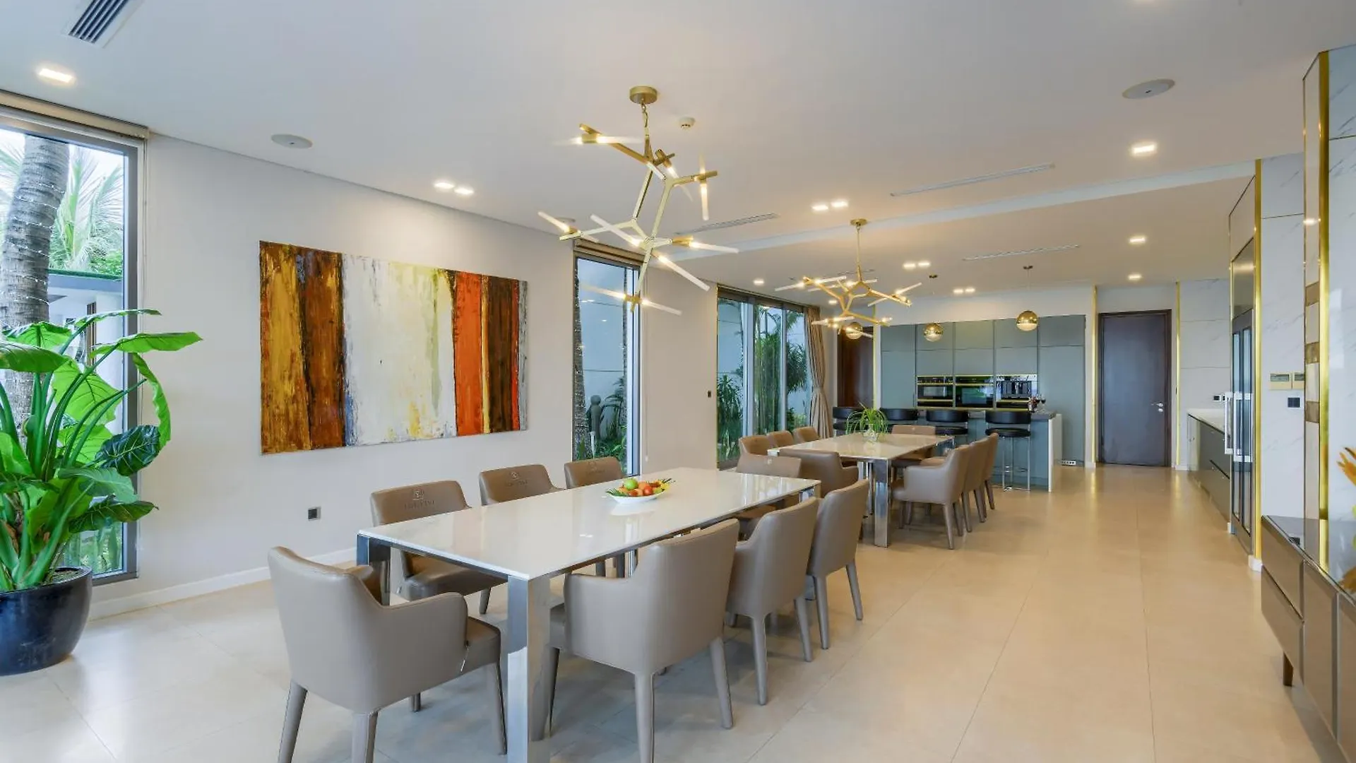 Villa 6 Bedrooms Luxury & Beachfront Da Nang