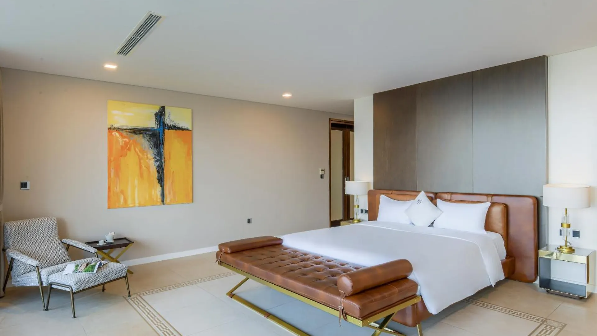 Villa 6 Bedrooms Luxury & Beachfront Da Nang