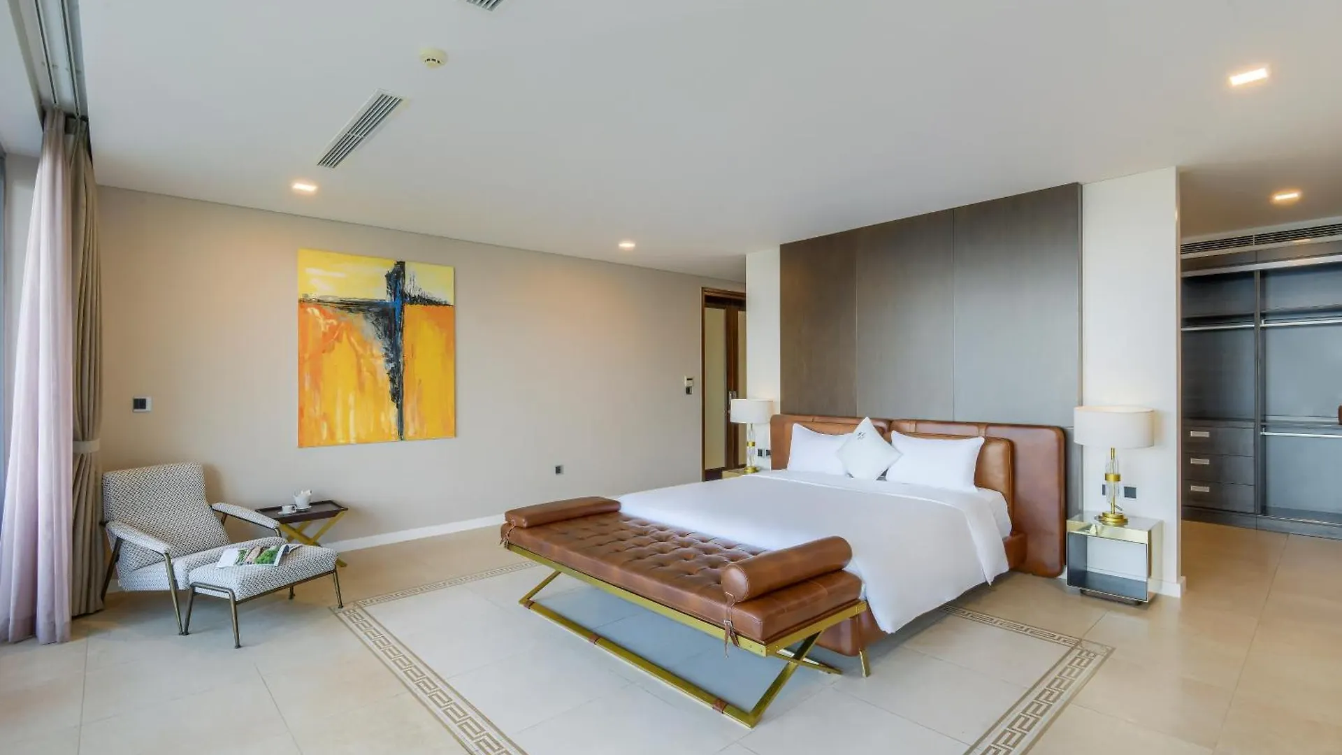 Villa 6 Bedrooms Luxury & Beachfront Da Nang