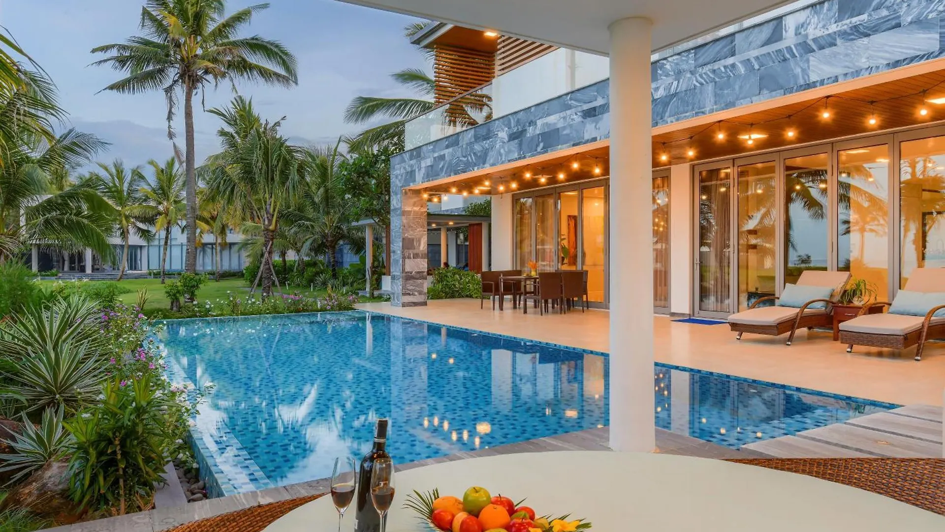 Villa 6 Bedrooms Luxury & Beachfront Da Nang 0*,