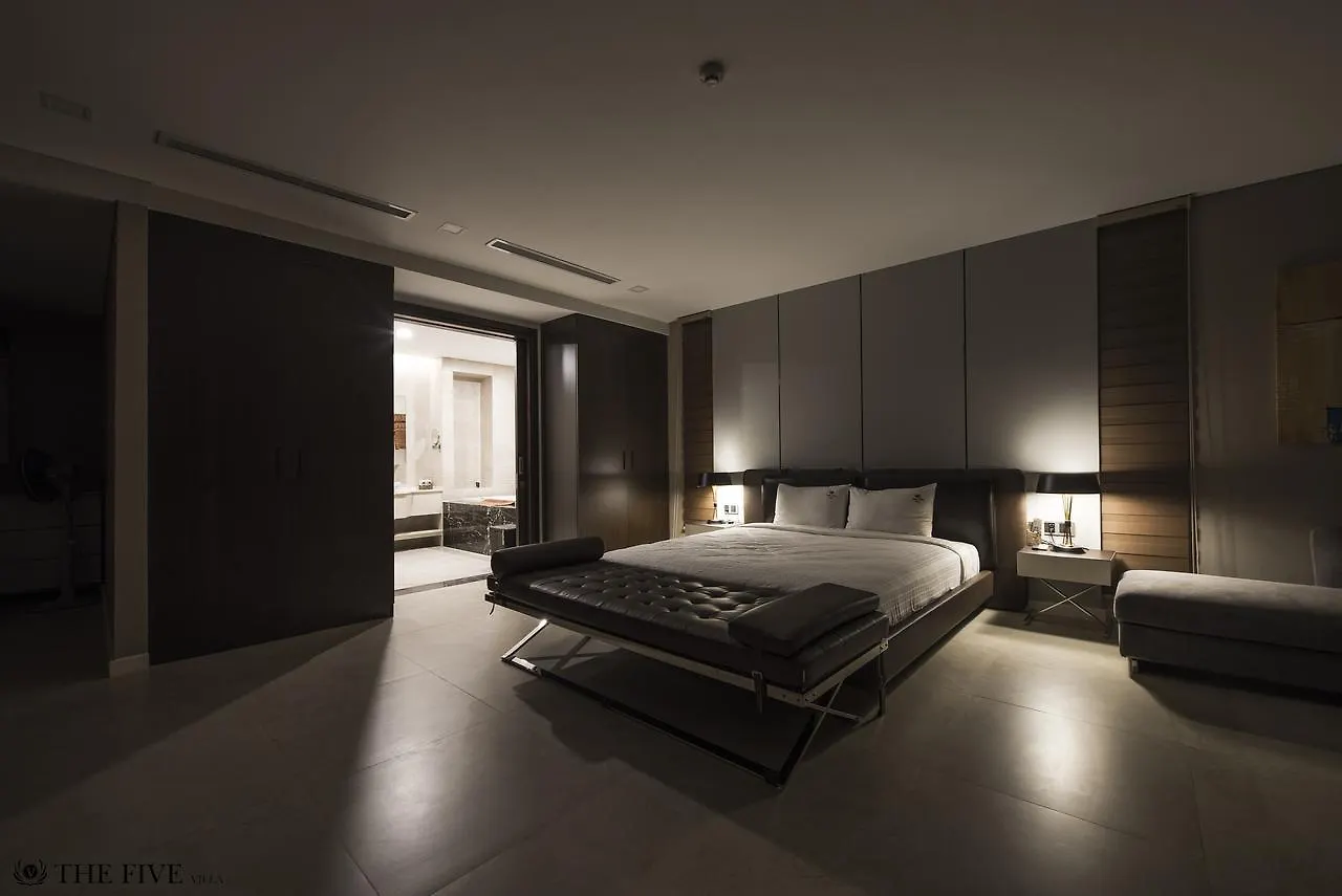 Villa 6 Bedrooms Luxury & Beachfront Da Nang