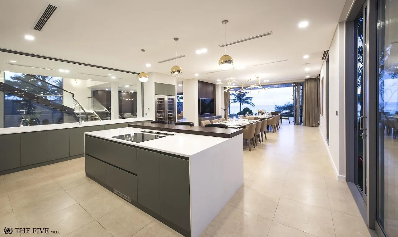 Villa 6 Bedrooms Luxury & Beachfront Da Nang