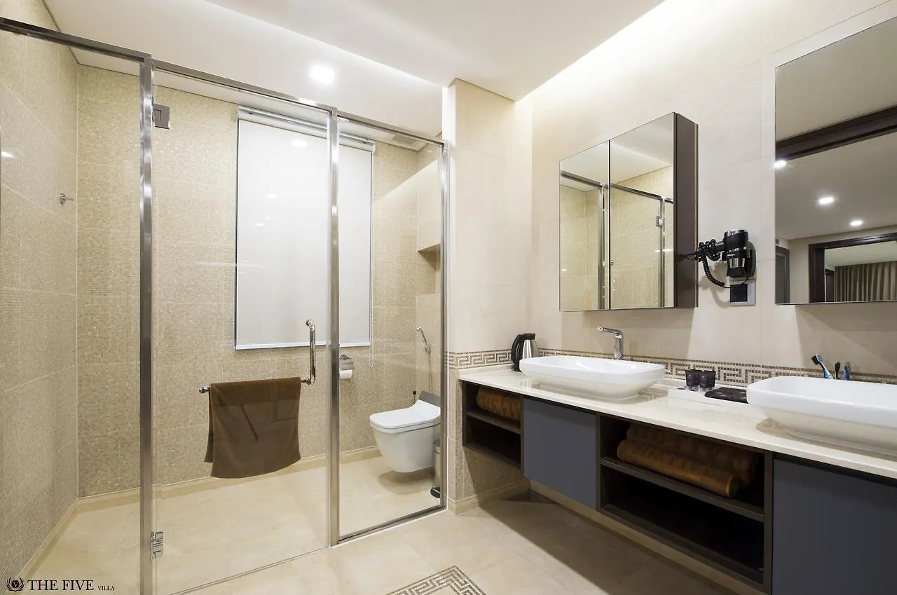 Villa 6 Bedrooms Luxury & Beachfront Da Nang
