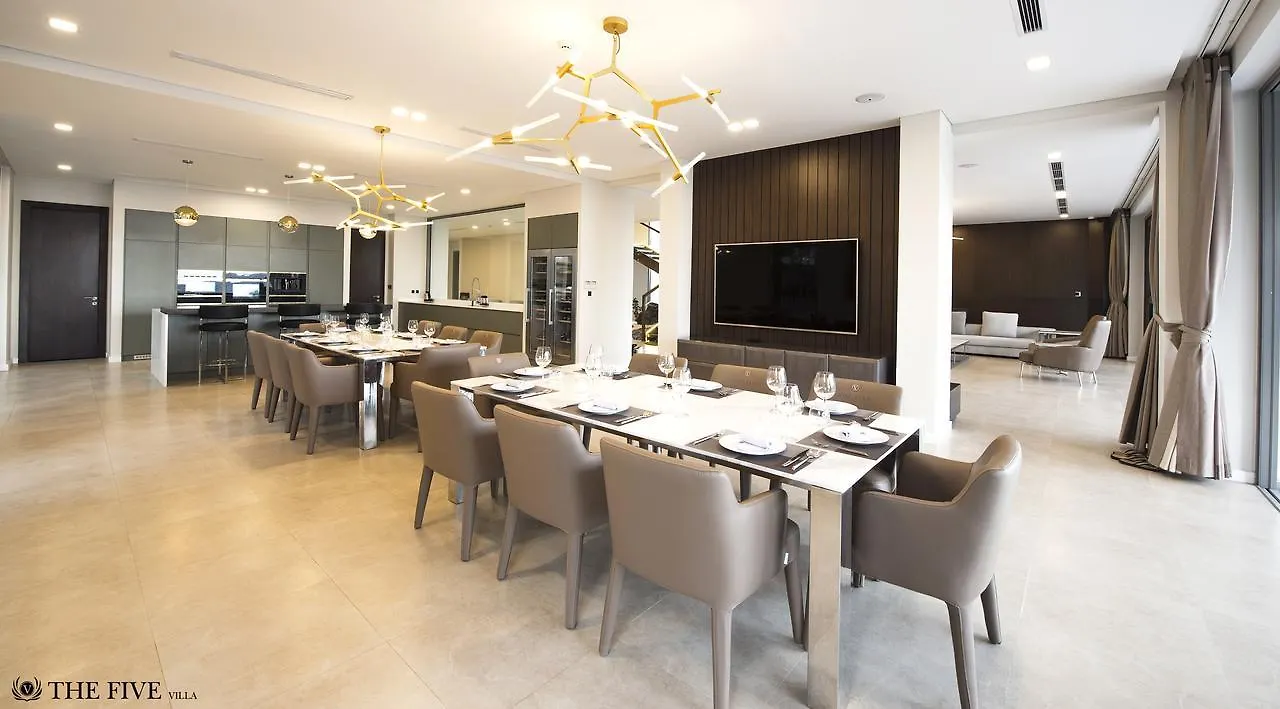 Villa 6 Bedrooms Luxury & Beachfront Da Nang