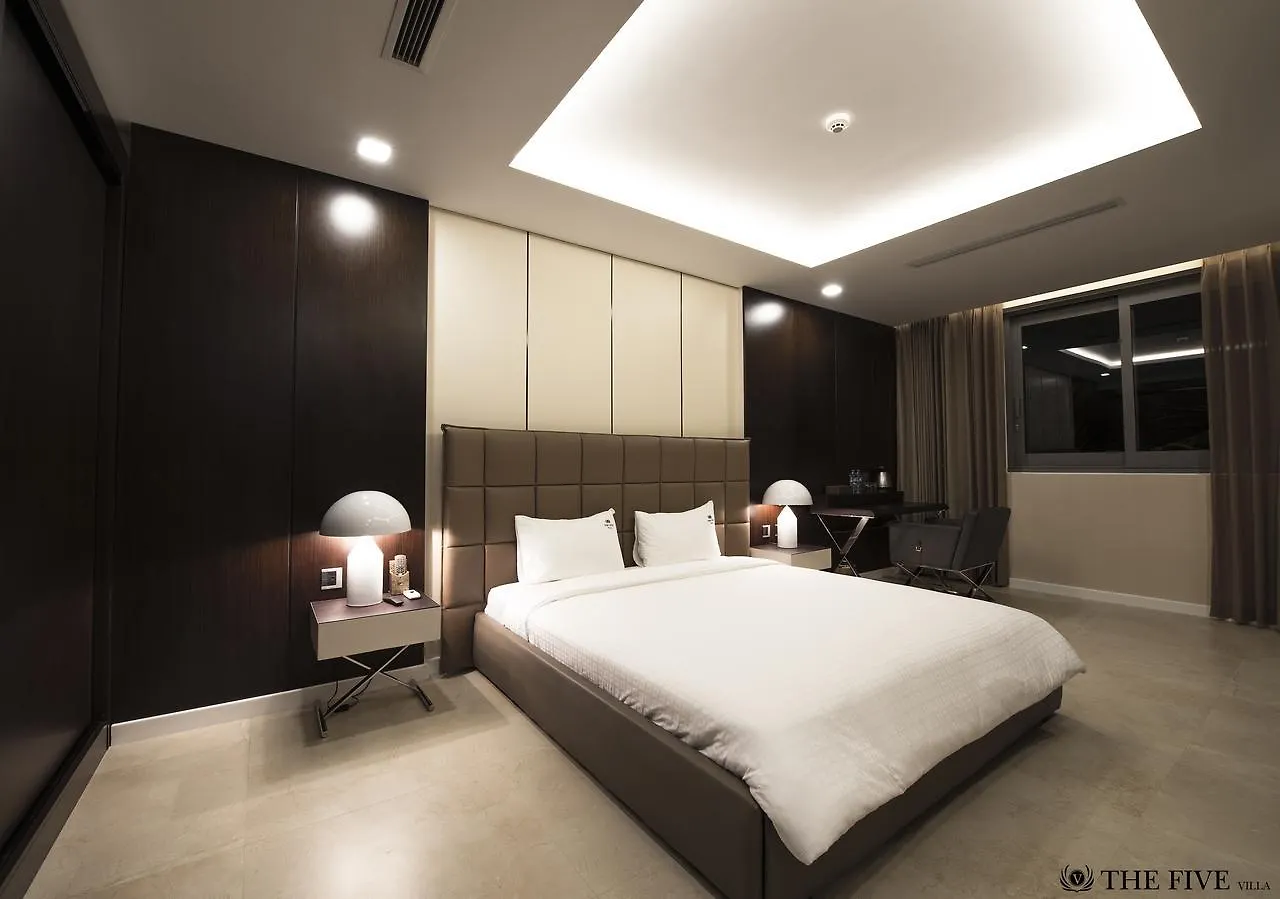 Villa 6 Bedrooms Luxury & Beachfront Da Nang